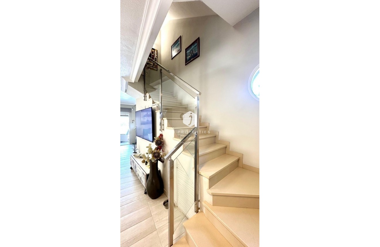 Z drugiej ręki - Villa -
Orihuela Costa - La Regia