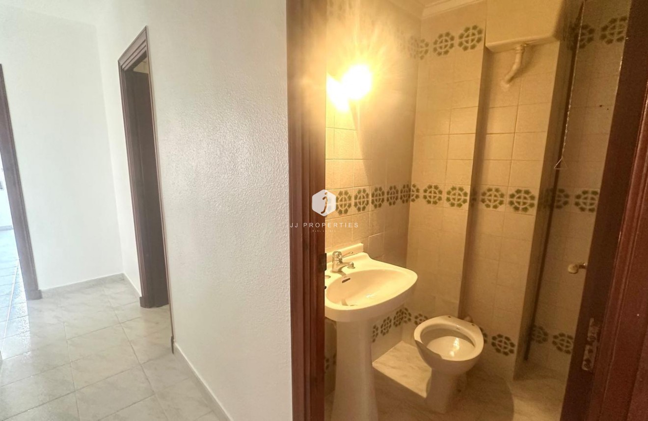 D'occasion - Appartement -
Torrevieja - Estacion de autobuses