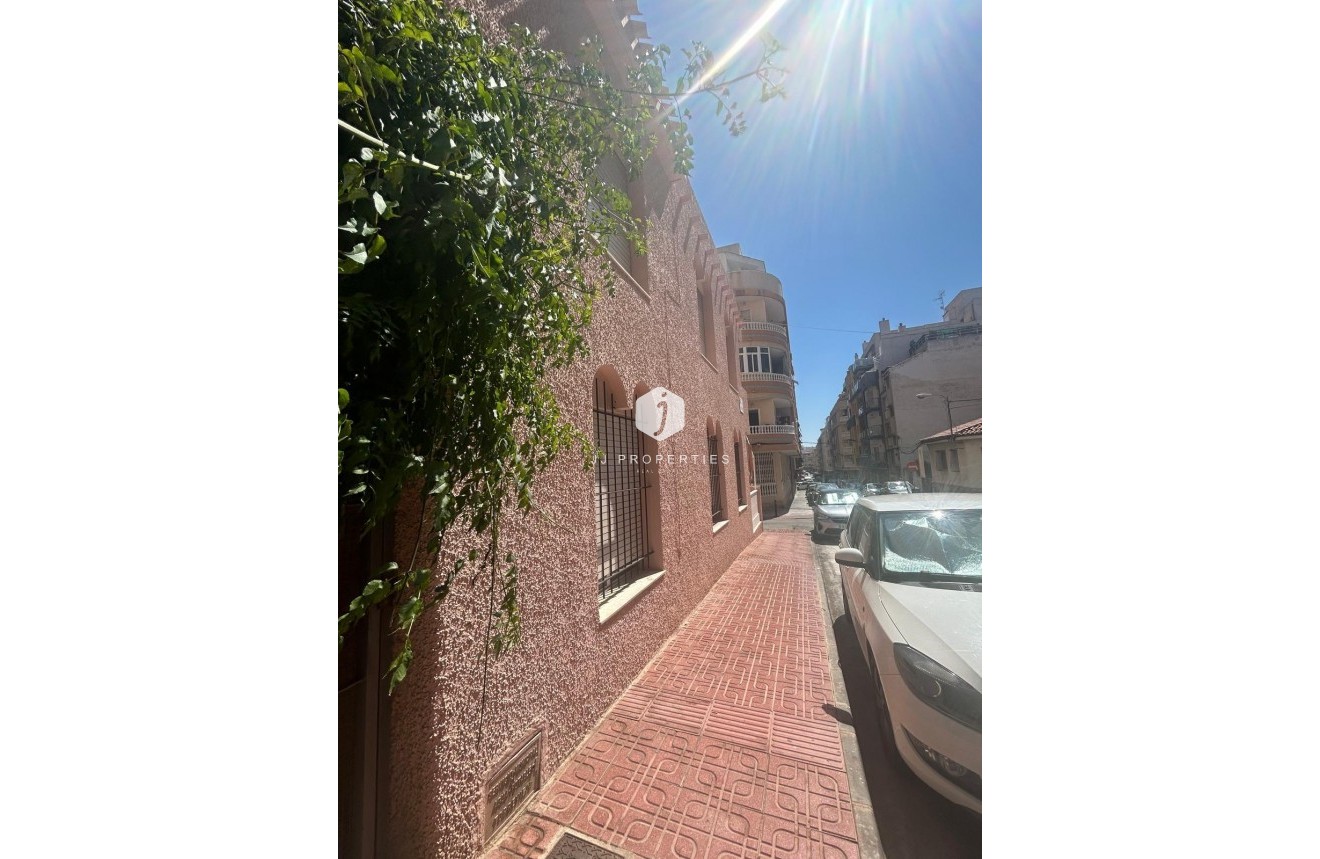 D'occasion - Chalet -
Torrevieja - Centro