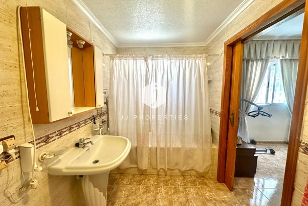 D'occasion - Appartement -
Torrevieja - Playa del Cura