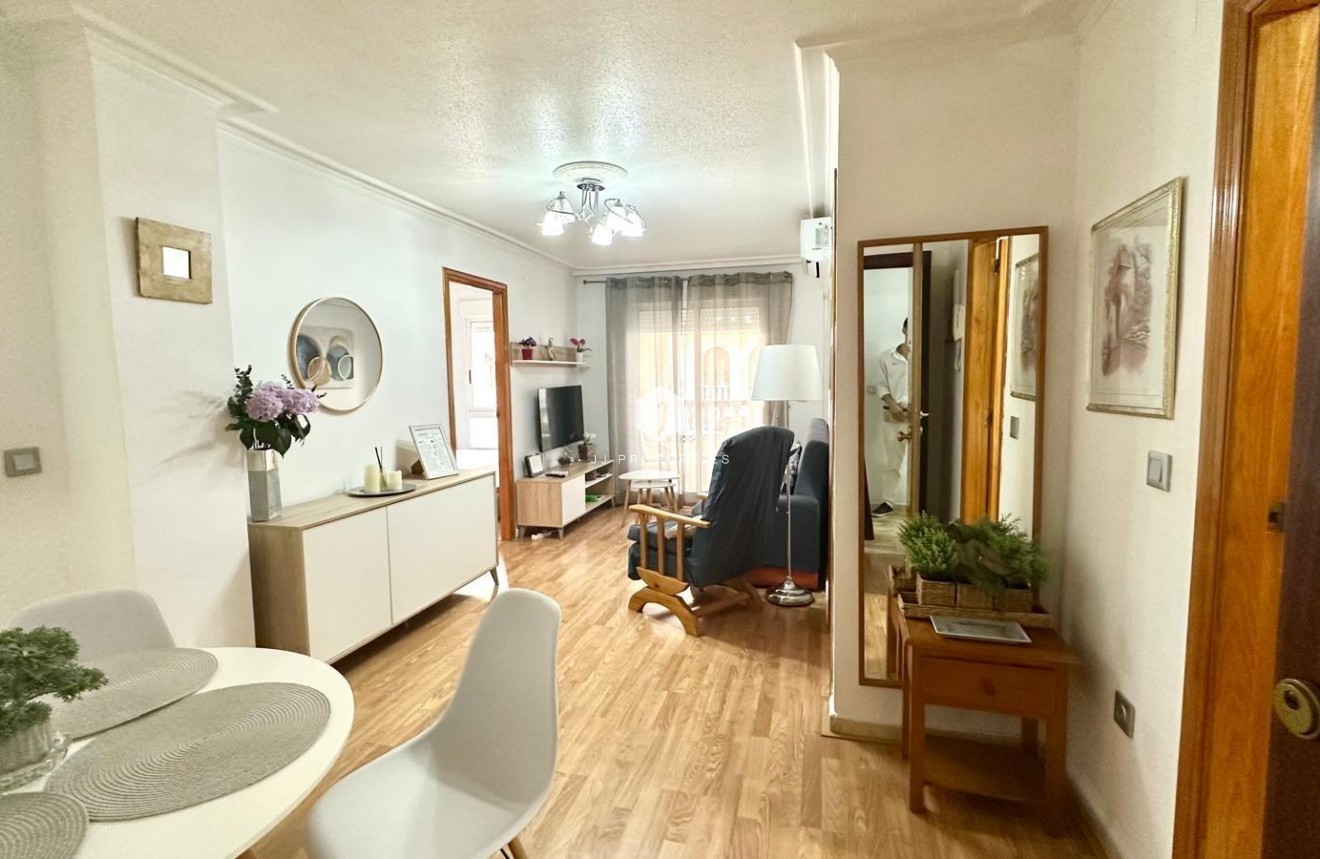 Z drugiej ręki - Mieszkanie w bloku -
Torrevieja - Acequion