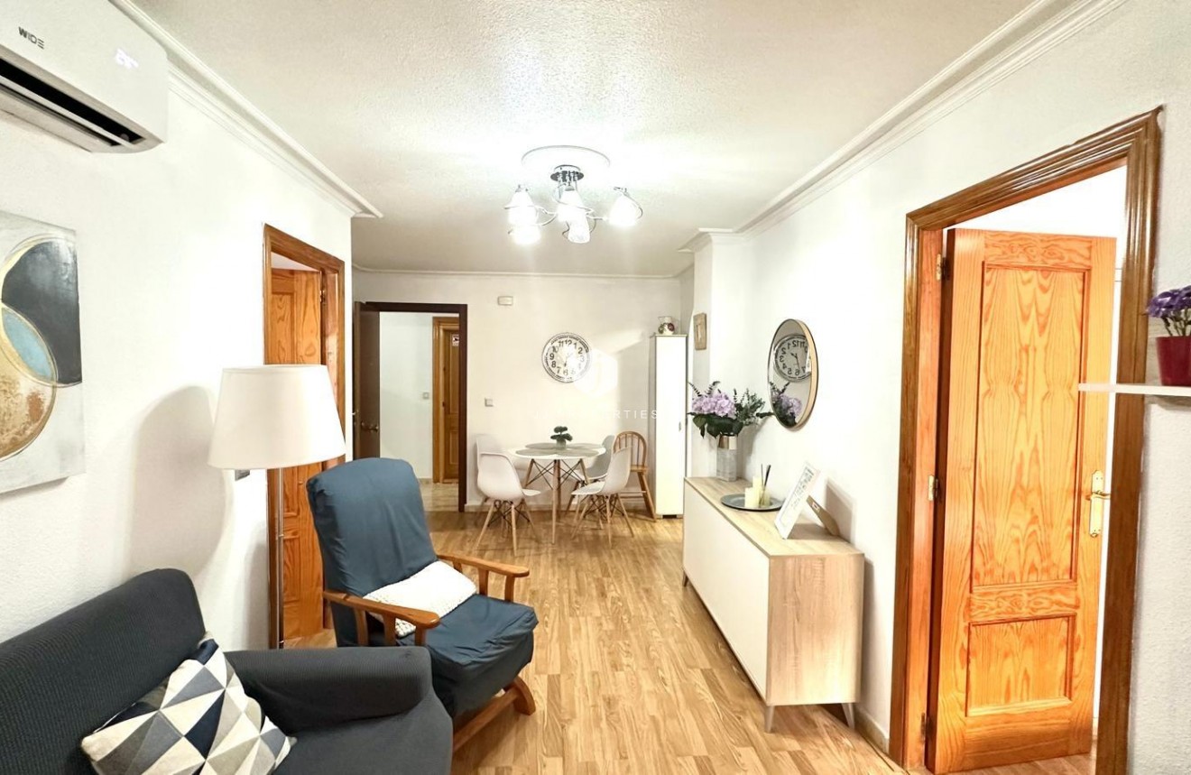 Z drugiej ręki - Mieszkanie w bloku -
Torrevieja - Acequion