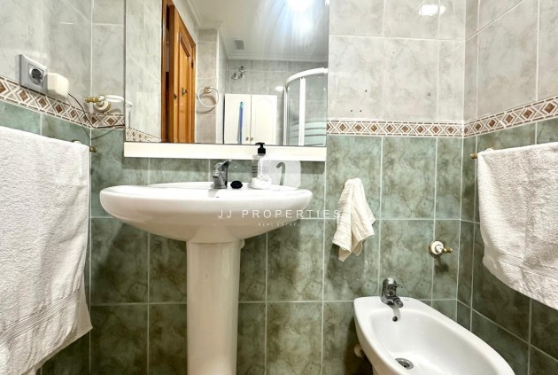 Z drugiej ręki - Mieszkanie w bloku -
Torrevieja - Acequion