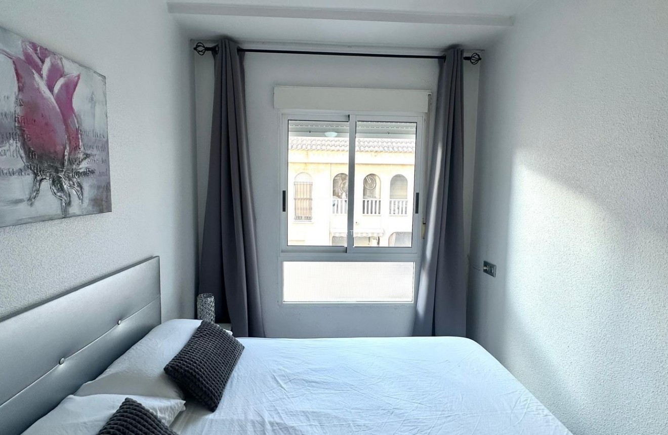 Z drugiej ręki - Mieszkanie w bloku -
Torrevieja - Acequion