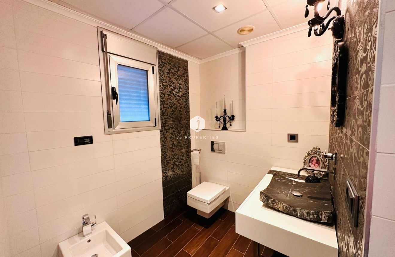 Tweedehands - Appartement / flat -
Torrevieja - Estacion de autobuses