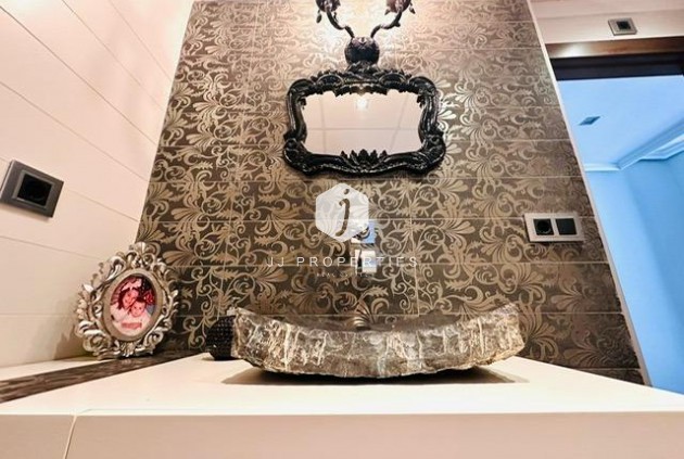 Tweedehands - Appartement / flat -
Torrevieja - Estacion de autobuses