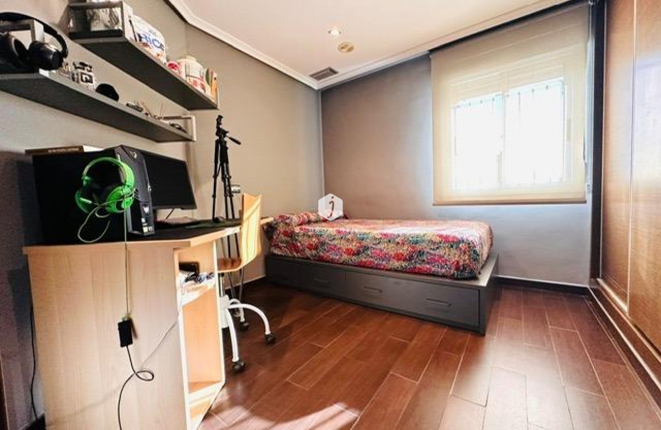 Tweedehands - Appartement / flat -
Torrevieja - Estacion de autobuses