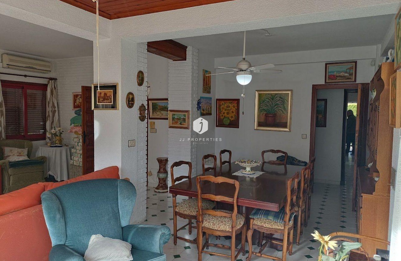 Resale - Villa -
Orihuela Costa - Campoamor