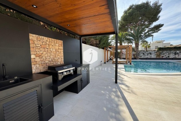 Resale - Villa -
Orihuela Costa - Altos De Campoamor