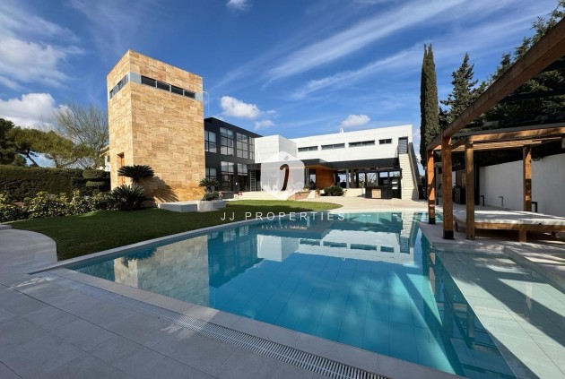 Resale - Villa -
Orihuela Costa - Altos De Campoamor