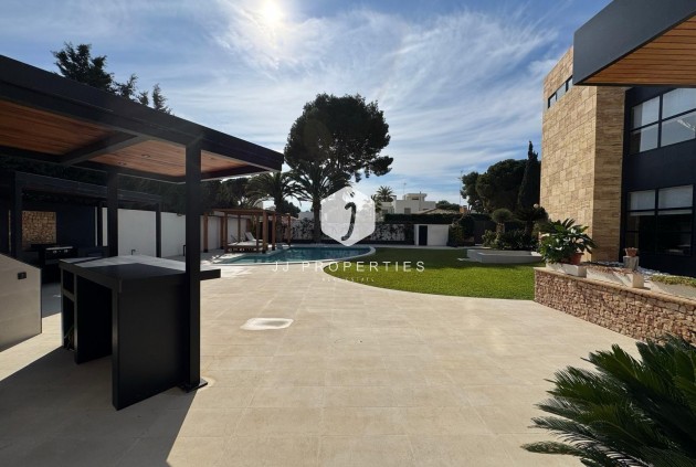 Resale - Villa -
Orihuela Costa - Altos De Campoamor