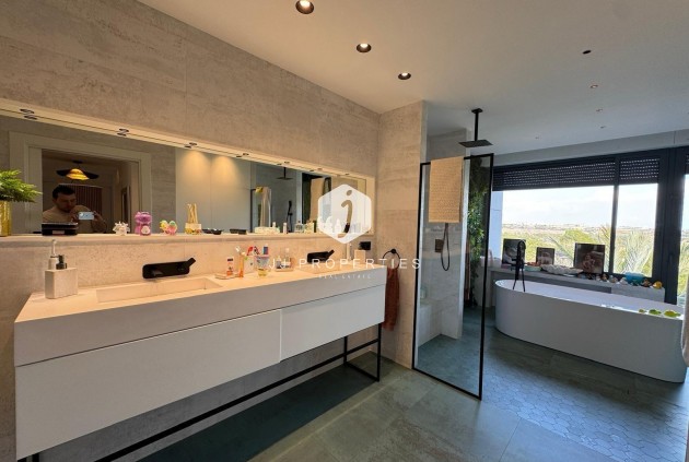 Resale - Villa -
Orihuela Costa - Altos De Campoamor