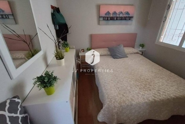 Z drugiej ręki - Mieszkanie w bloku -
Torrevieja - Los Balcones