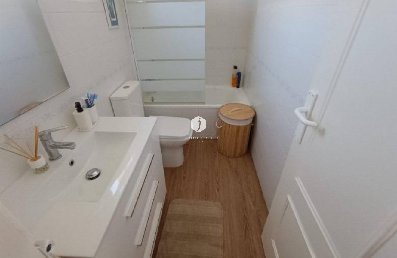 Z drugiej ręki - Mieszkanie w bloku -
Torrevieja - Los Balcones