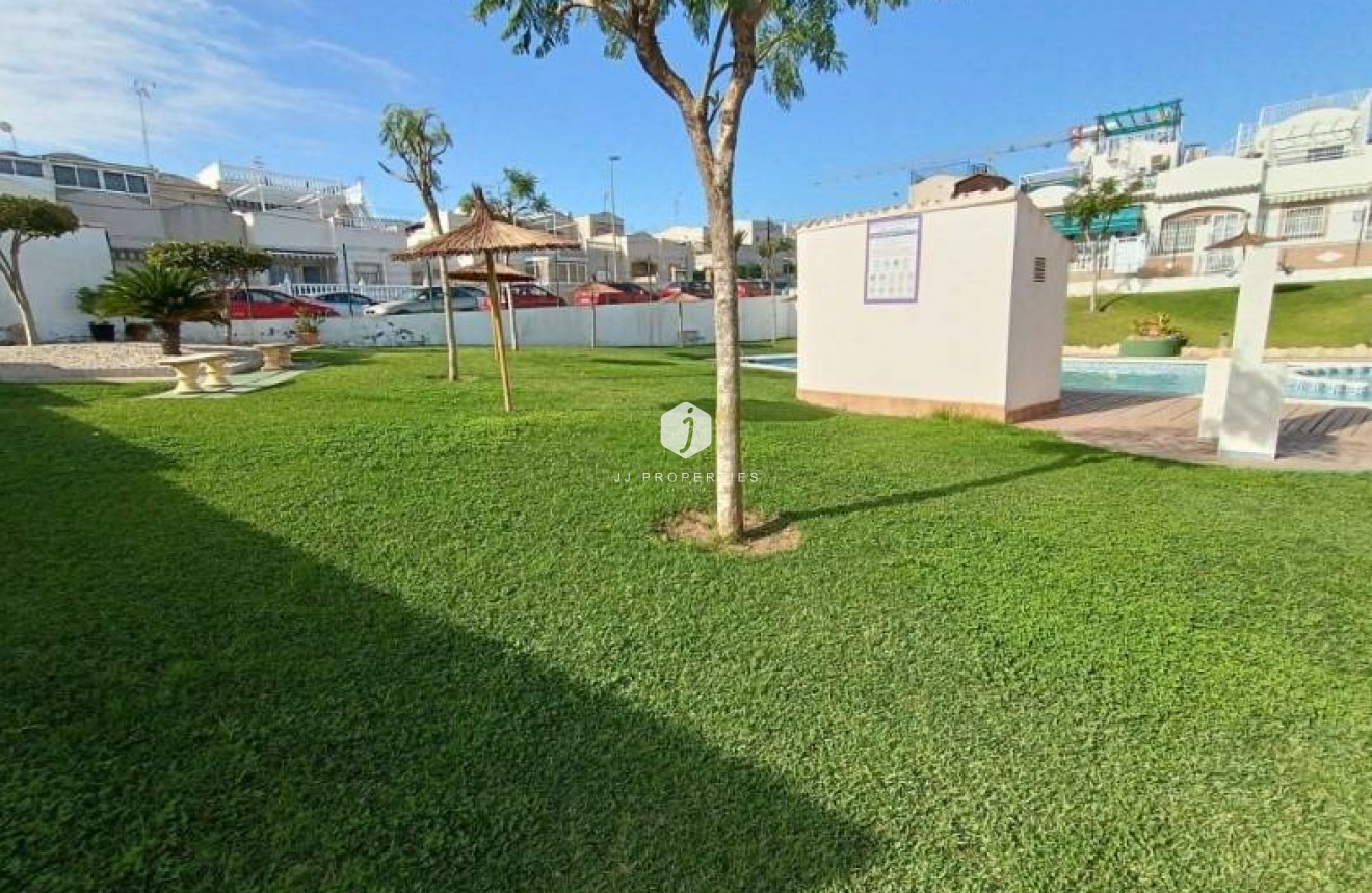 Z drugiej ręki - Mieszkanie w bloku -
Torrevieja - Los Balcones