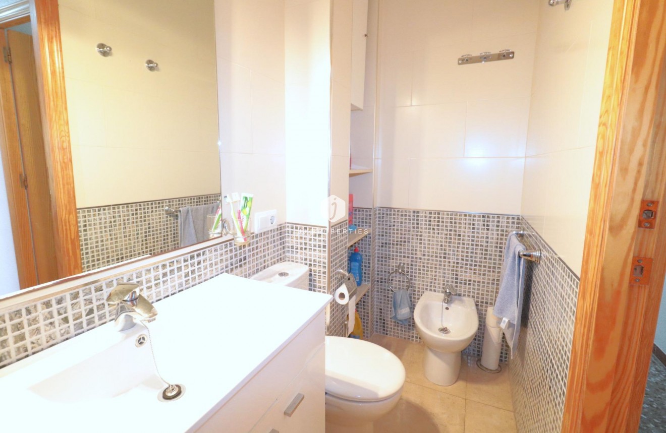 Z drugiej ręki - Mieszkanie w bloku -
Torrevieja - Acequion