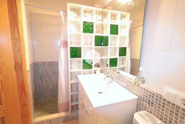 Z drugiej ręki - Mieszkanie w bloku -
Torrevieja - Acequion