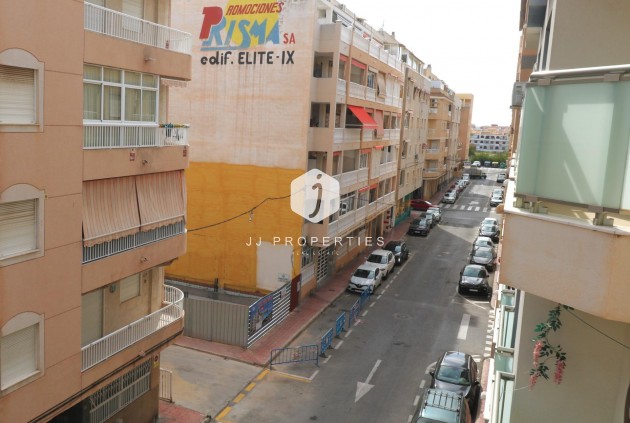 Z drugiej ręki - Mieszkanie w bloku -
Torrevieja - Acequion