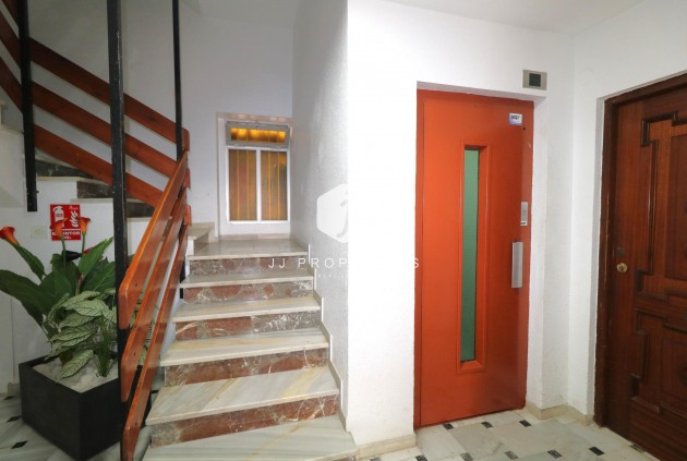 Z drugiej ręki - Mieszkanie w bloku -
Torrevieja - Acequion