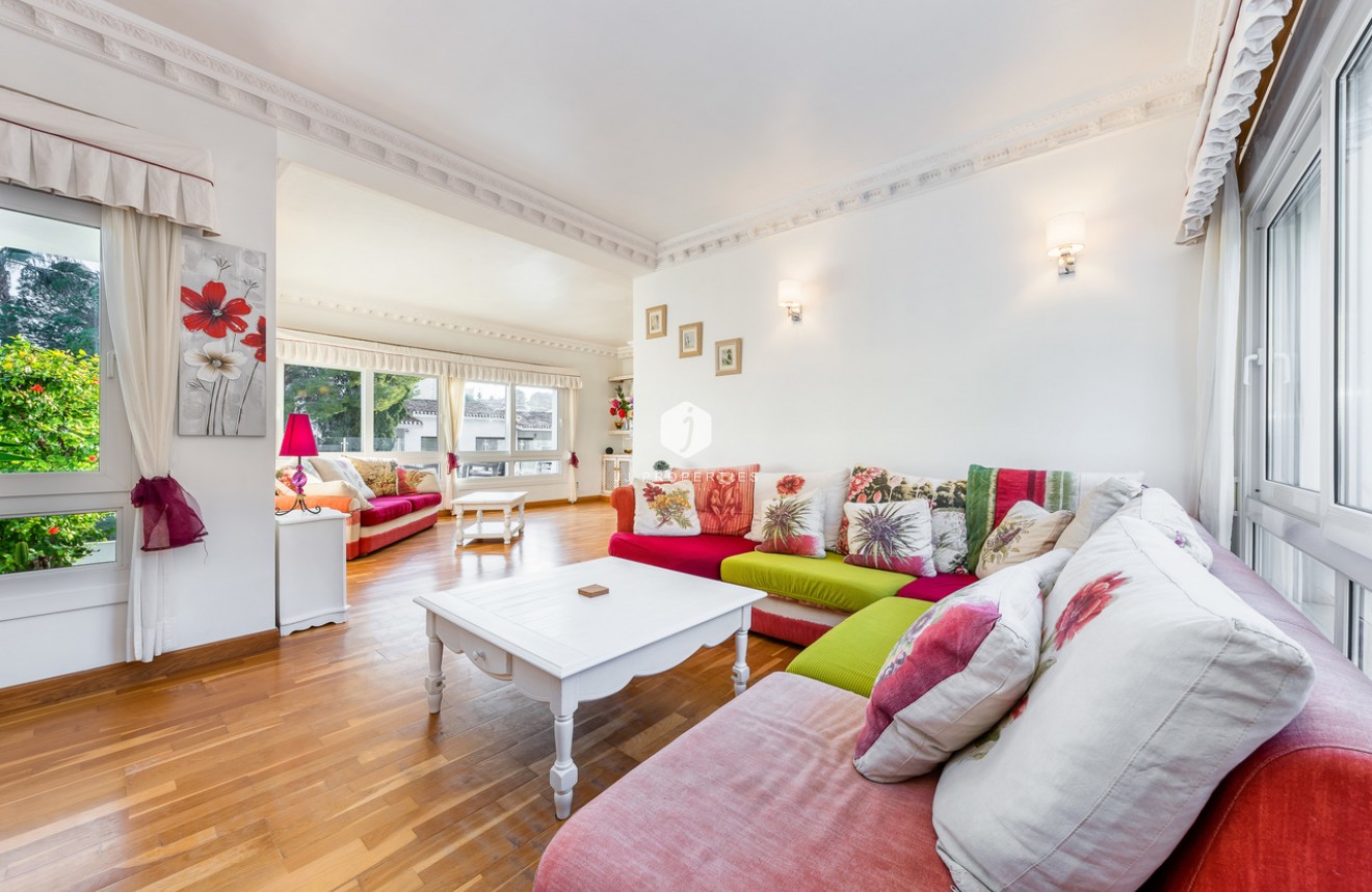 Resale - Villa -
Dehesa de Campoamor - Costa Blanca