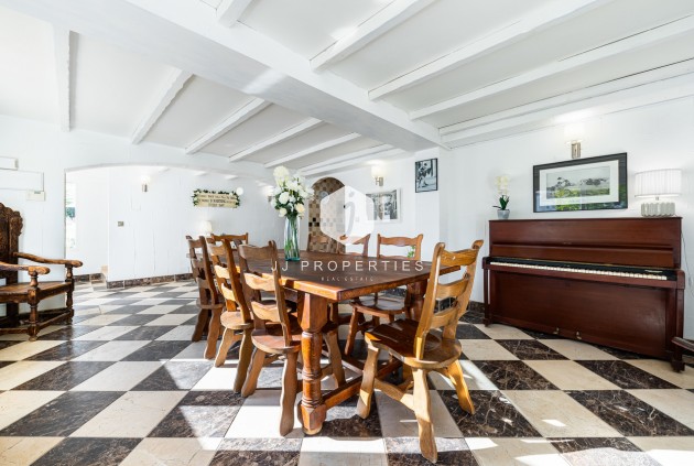 Resale - Villa -
Dehesa de Campoamor - Costa Blanca