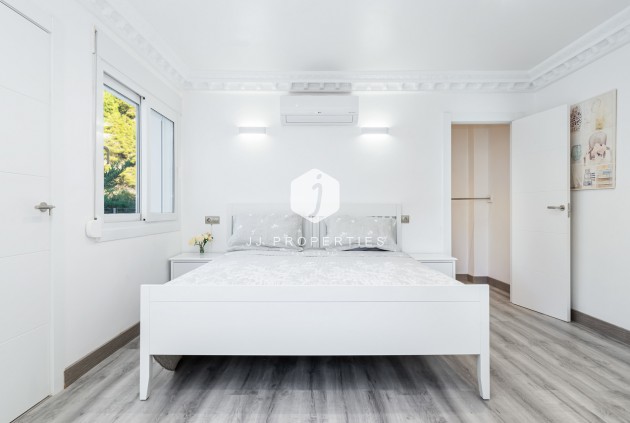 Resale - Villa -
Dehesa de Campoamor - Costa Blanca