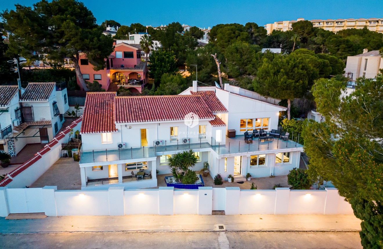 Resale - Villa -
Dehesa de Campoamor - Costa Blanca