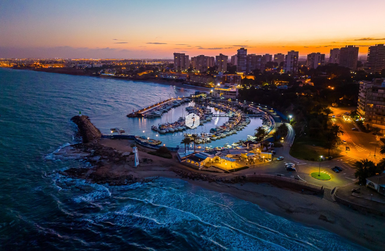 Resale - Villa -
Dehesa de Campoamor - Costa Blanca