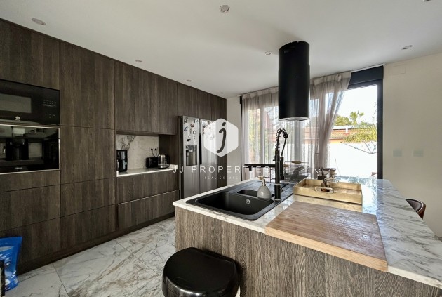 Resale - Villa -
Los Balcones - Costa Blanca