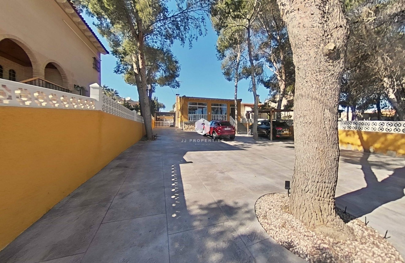 Z drugiej ręki - Villa -
Torrevieja - Los Balcones