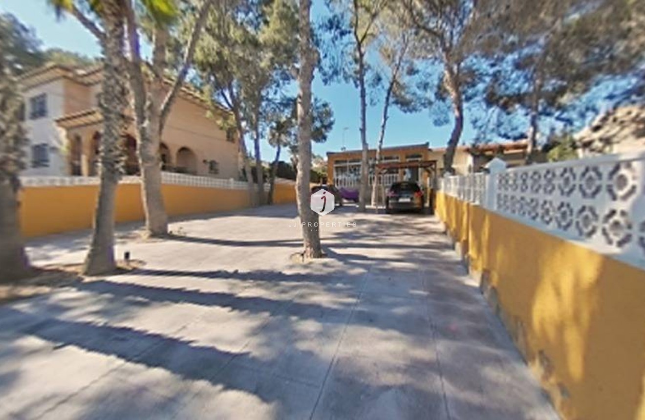 Z drugiej ręki - Villa -
Torrevieja - Los Balcones