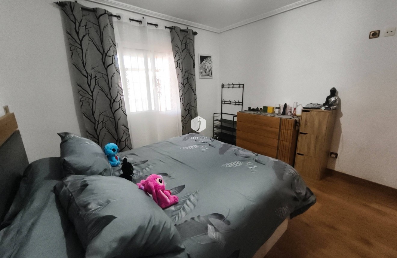 Z drugiej ręki - Villa -
Torrevieja - Los Balcones