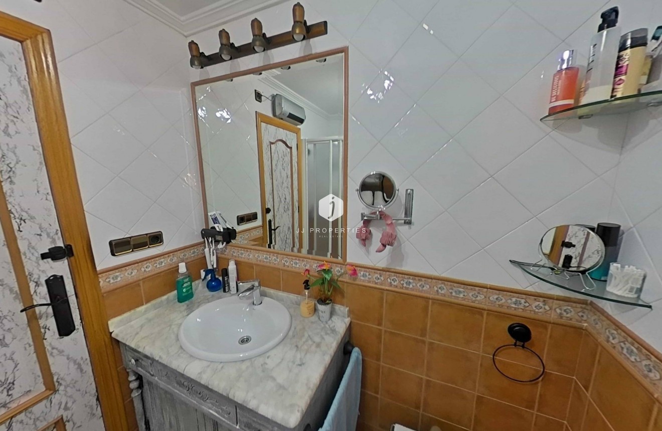 Z drugiej ręki - Villa -
Torrevieja - Los Balcones