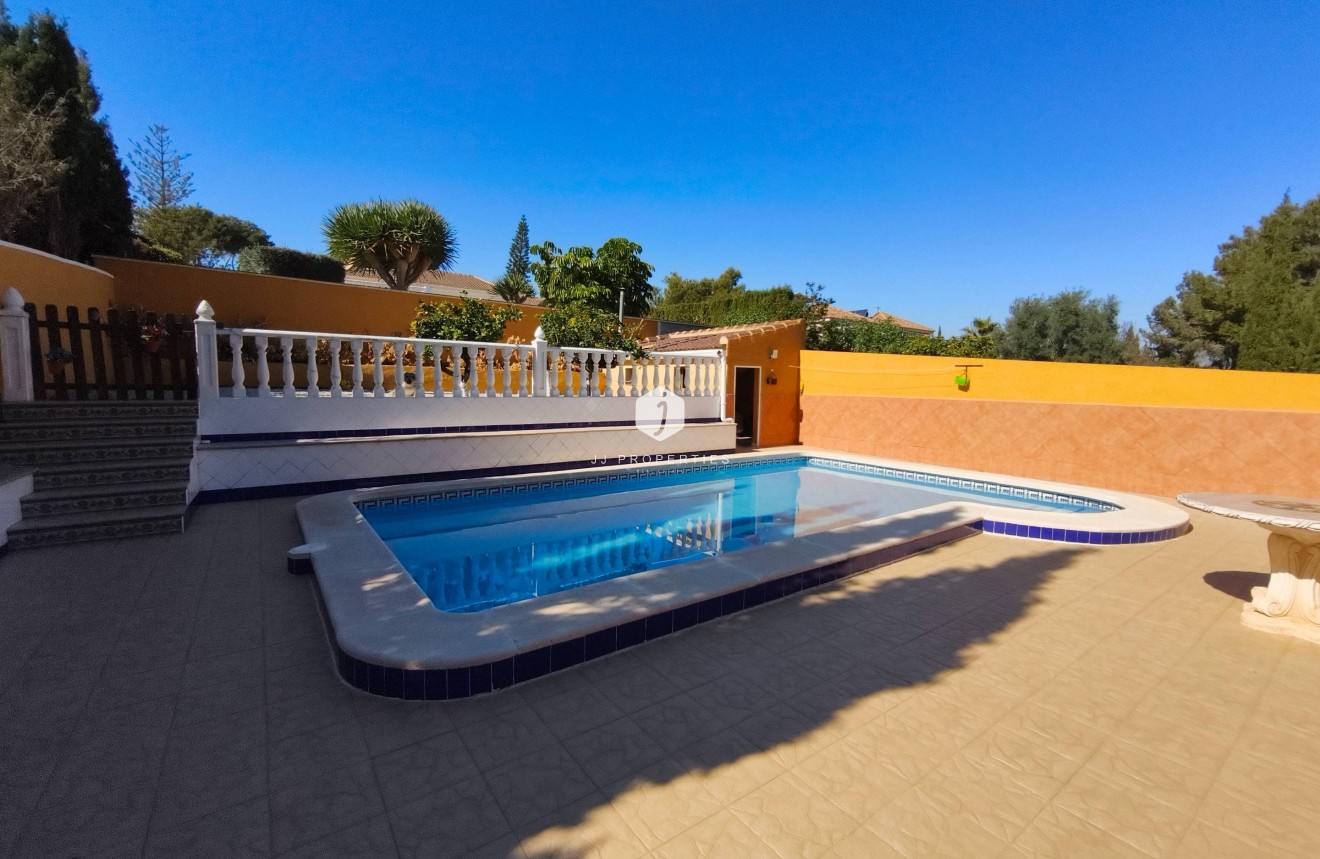 Z drugiej ręki - Villa -
Torrevieja - Los Balcones