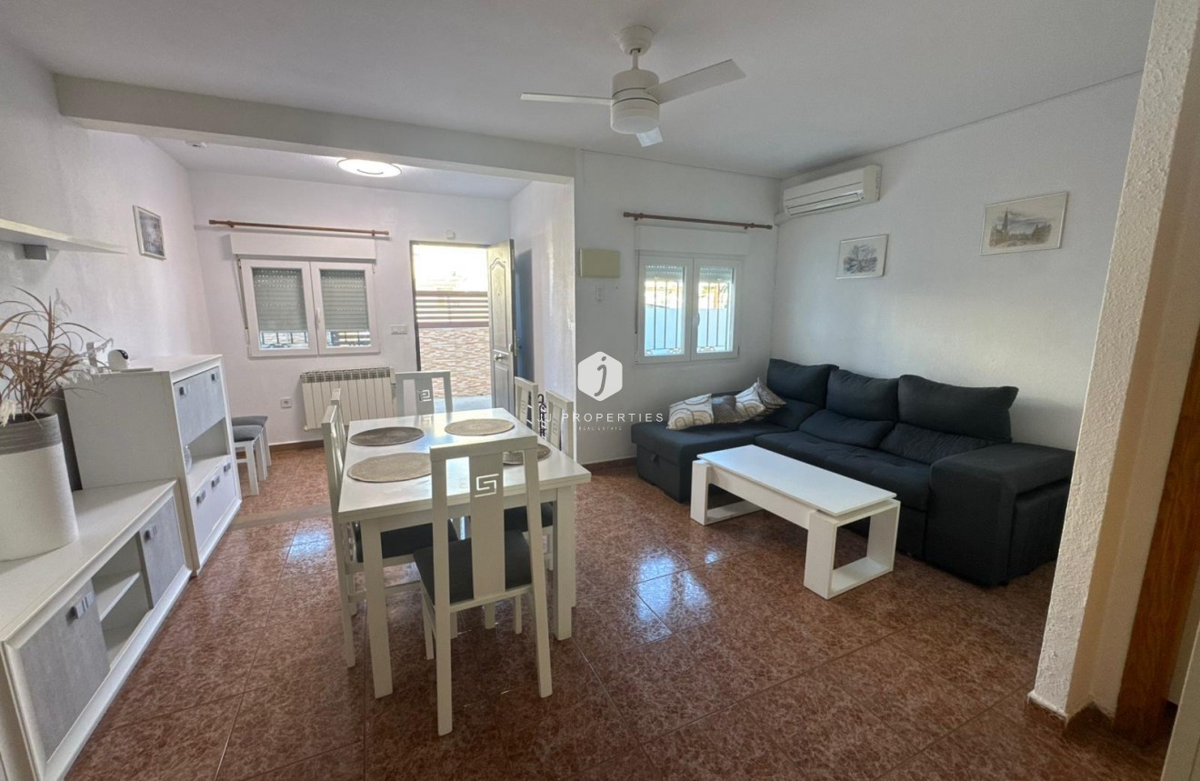 Resale - Bungalow -
Torrevieja - Costa Blanca
