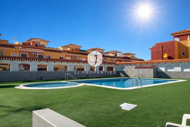 Resale - Bungalow -
Torrevieja - Costa Blanca