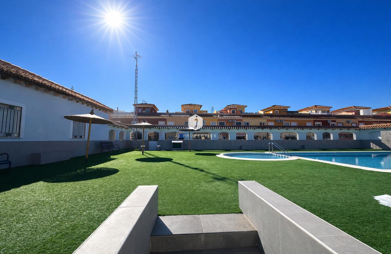 Resale - Bungalow -
Torrevieja - Costa Blanca