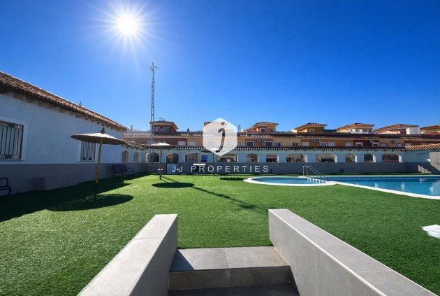 Resale - Bungalow -
Torrevieja - Costa Blanca