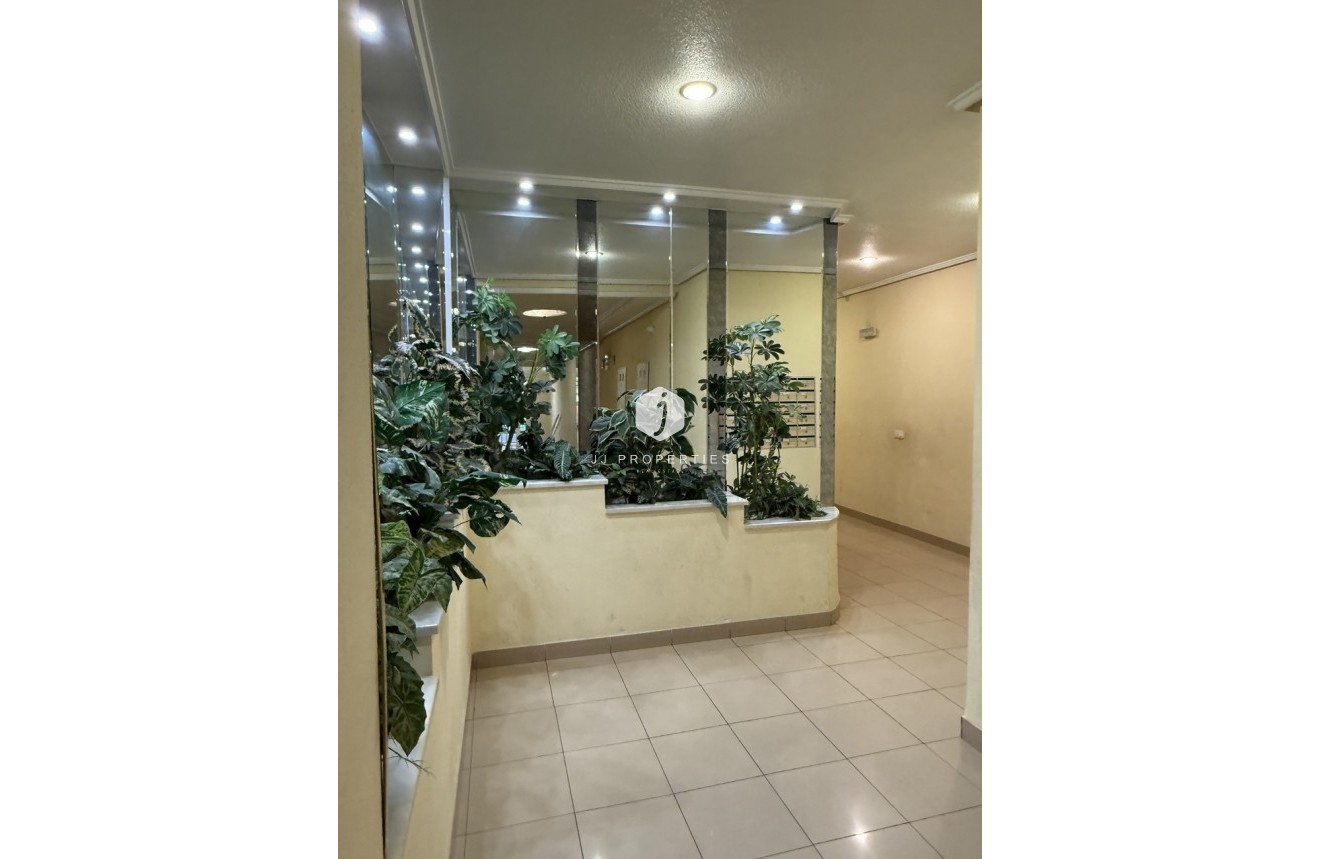 Resale - Apartment / flat -
Torrevieja - Costa Blanca