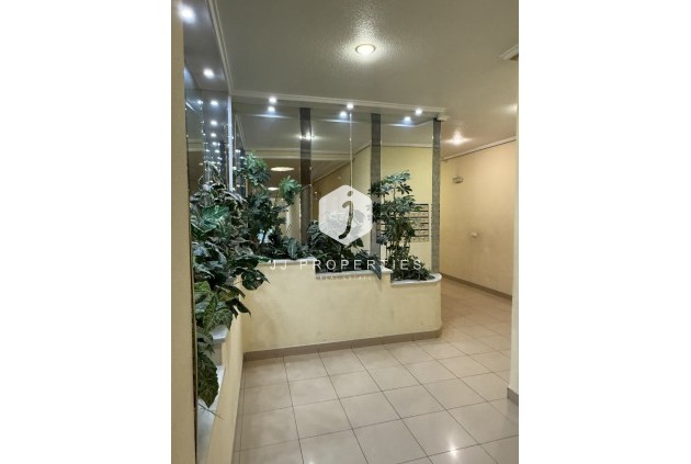 Resale - Apartment / flat -
Torrevieja - Costa Blanca