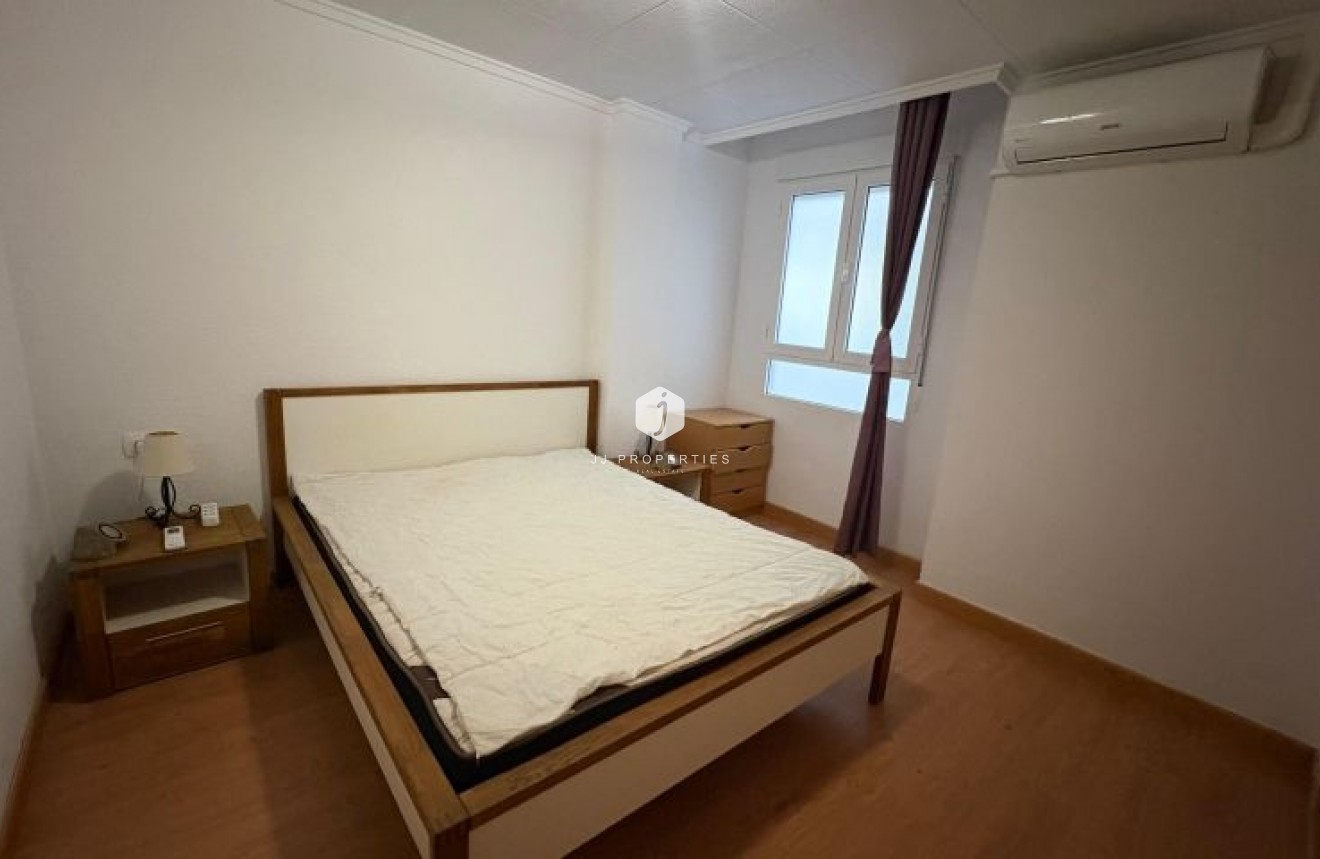 Z drugiej ręki - Mieszkanie w bloku -
Torrevieja - Costa Blanca