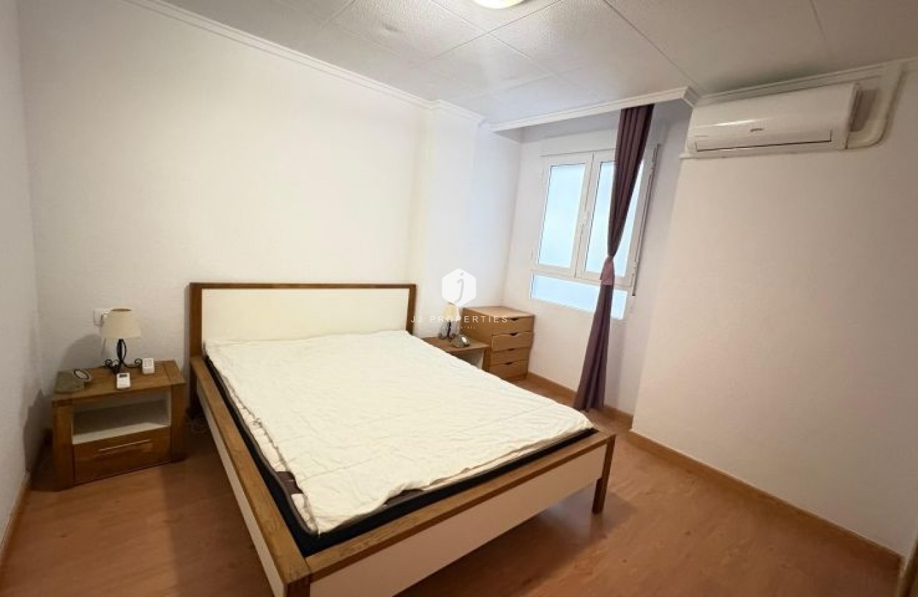 Z drugiej ręki - Mieszkanie w bloku -
Torrevieja - Costa Blanca