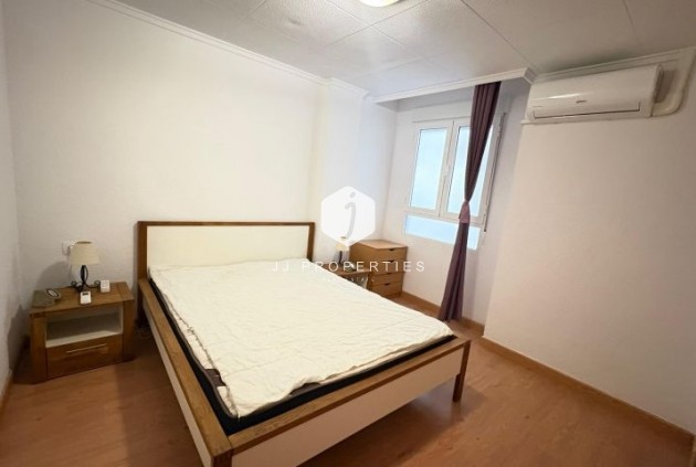 Z drugiej ręki - Mieszkanie w bloku -
Torrevieja - Costa Blanca