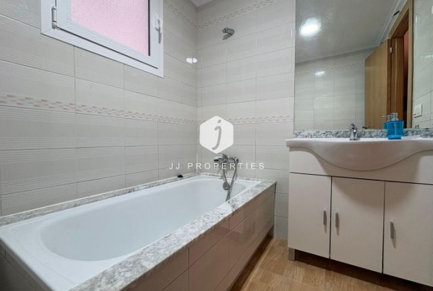 Z drugiej ręki - Mieszkanie w bloku -
Torrevieja - Costa Blanca