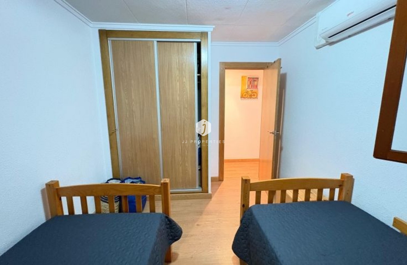 Z drugiej ręki - Mieszkanie w bloku -
Torrevieja - Costa Blanca