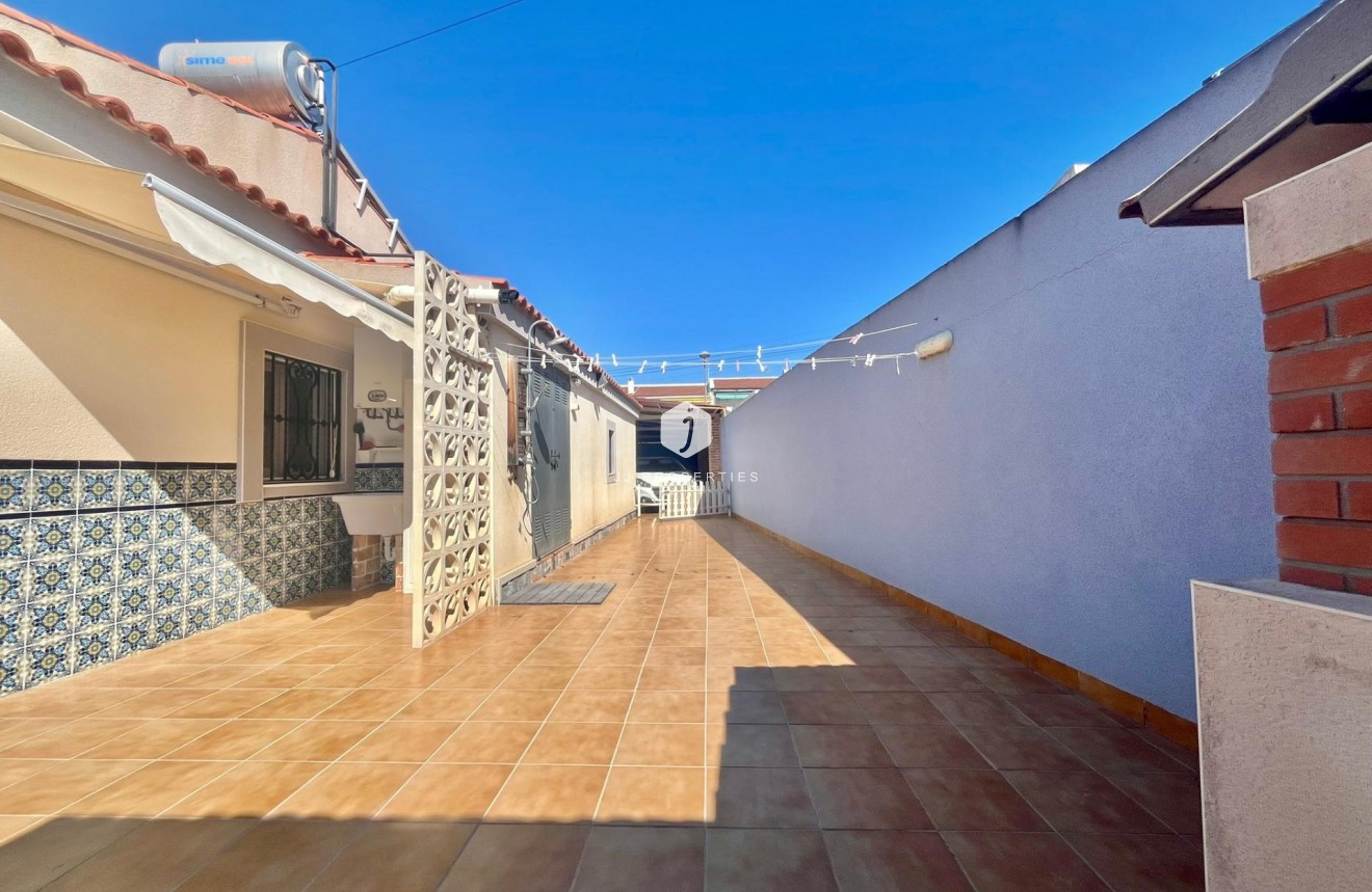 Resale - Villa -
Torrevieja - Los Balcones - Los Altos del Edén