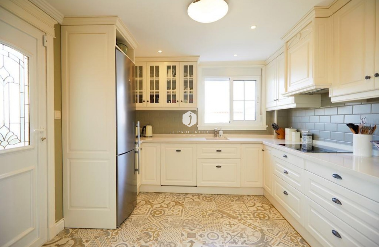 Resale - Villa -
Rojales - Inland