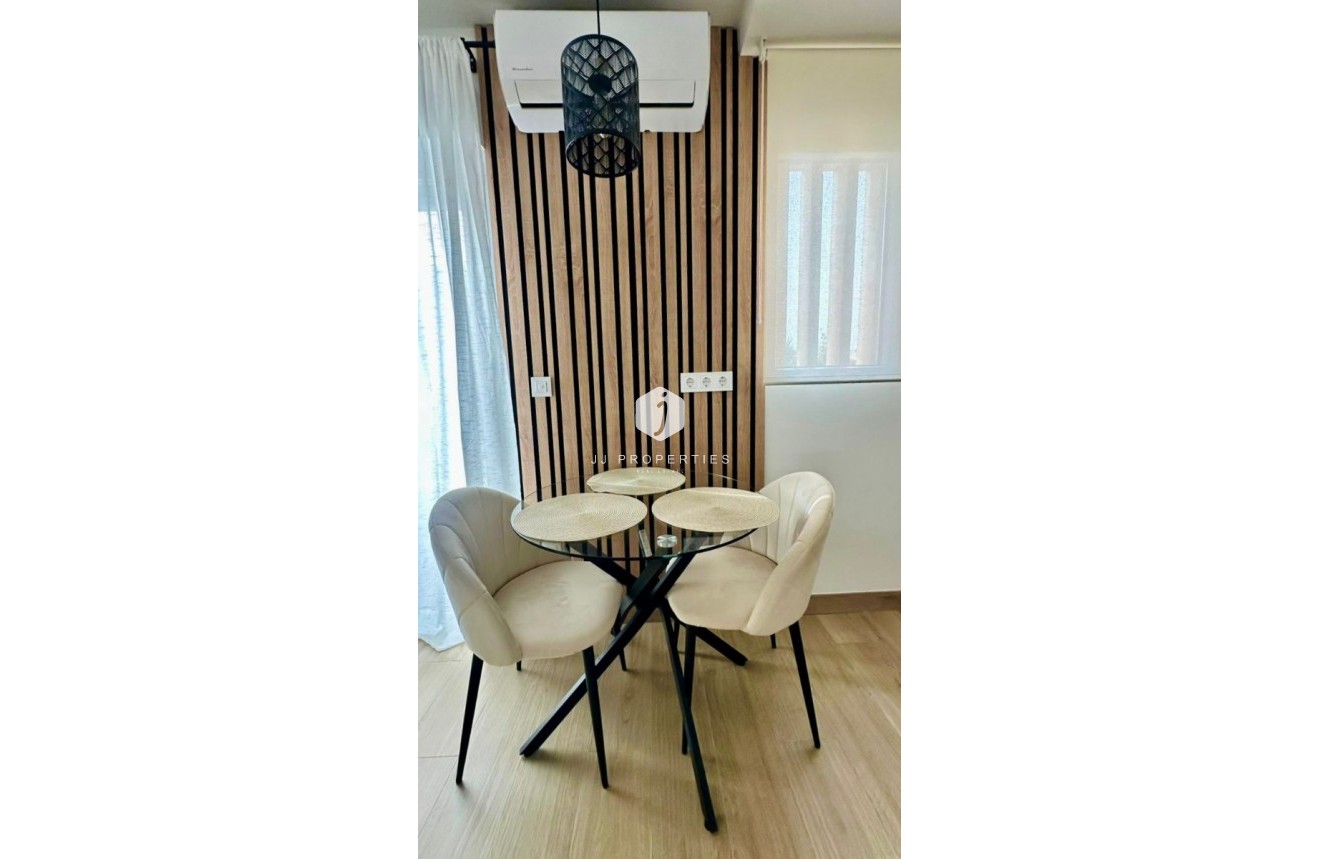 Z drugiej ręki - Mieszkanie w bloku -
Torrevieja - Costa Blanca