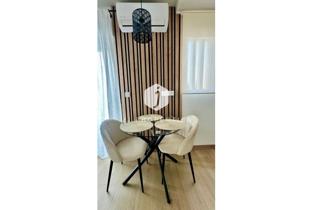 Z drugiej ręki - Mieszkanie w bloku -
Torrevieja - Costa Blanca