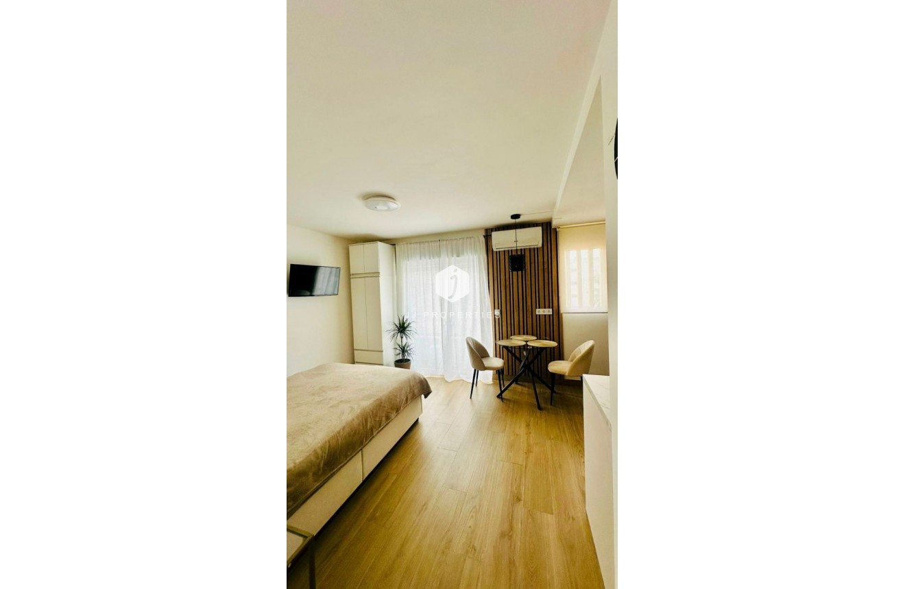 Z drugiej ręki - Mieszkanie w bloku -
Torrevieja - Costa Blanca